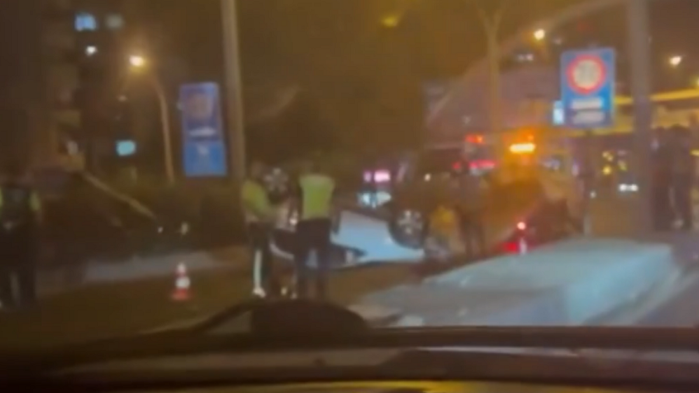 Diyarbakır Urfa yolunda trafik kazası: Bir araç takla attı!