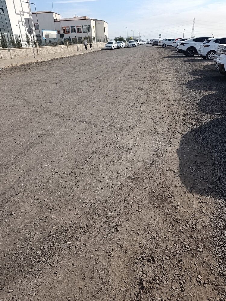 Diyarbakır'da 5 Okulu Etkiliyor Velilerden Belediyeye Tepki!