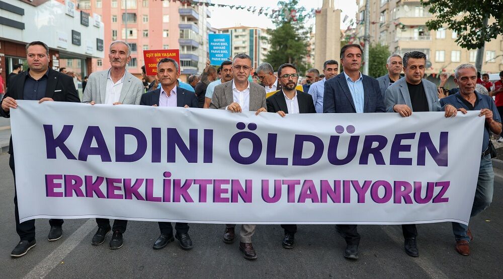 Diyarbakır'da erkeklerden sessiz yürüyüş!