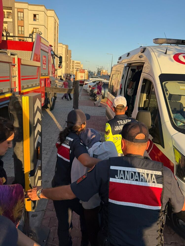 Diyarbakır’daki 5 Katlı Binada Film Sahnelerini Aratmayan Kurtarma Operasyonu! (1)