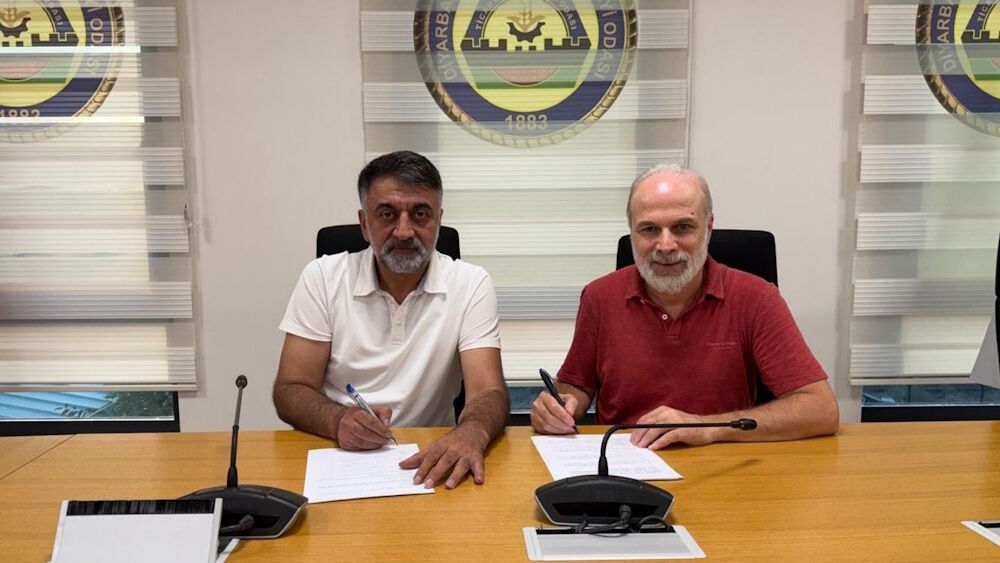 İmzalar atıldı: Diyarbakır'da Kürtçenin ekonomi sözlüğü hazırlanıyor