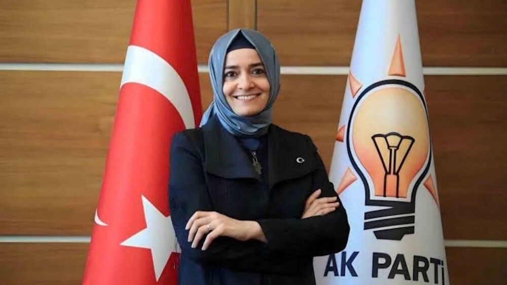 Fatma Betül Sayan Kaya, iddialar sonrası görevlerinden affını istedi
