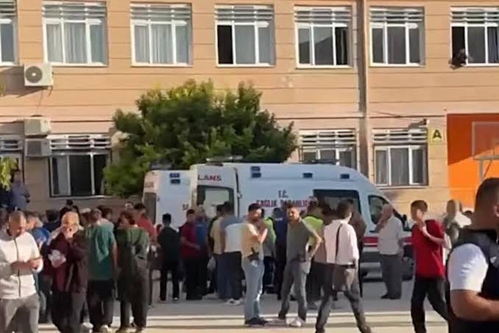 Manisa Turgutlu Okula Silahlı Saldırı Yaralı Öğrenciler Var