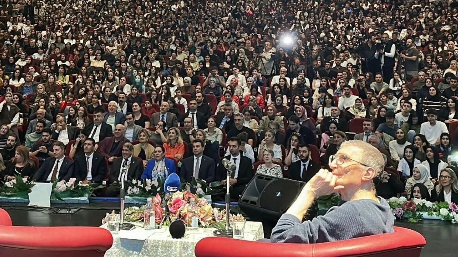 Diyarbakır’a Gelen Aziz Sancar’a Yoğun Ilgi!