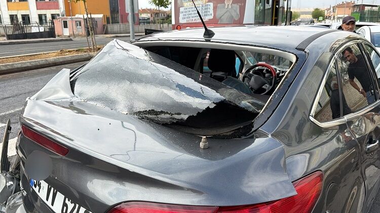 Diyarbakır’da Özel Halk Otobüsü Ve Otomobil Çarpıştı Çok Sayıda Yaralı Var! (2)