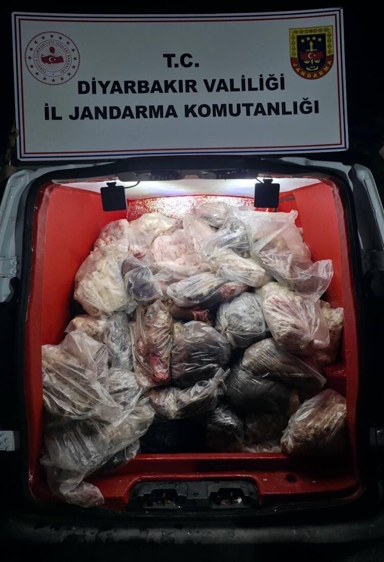 Diyarbakır’da Vatandaşa Yedireceklerdi Kilolarca Iç Yağ Yakalandı