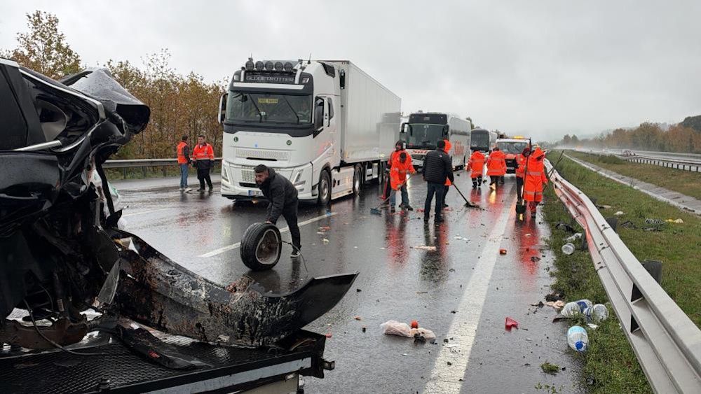 Düzce Düzce'de Trafik Kazası Geçiren Üsküdar Belediye Başkan Vekili Dündar Ziya Gültekin'in Vefat Ettiğini Açıkladı.