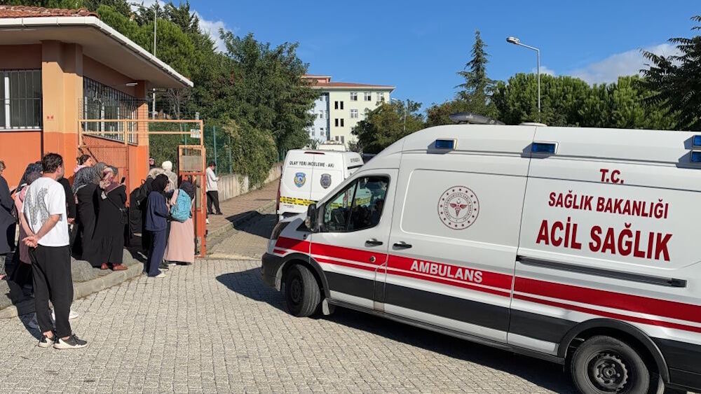 İstanbul Başakşehir'deki Şeyh Şamil İmam Hatip Ortaokulu Ambulans Saldırı