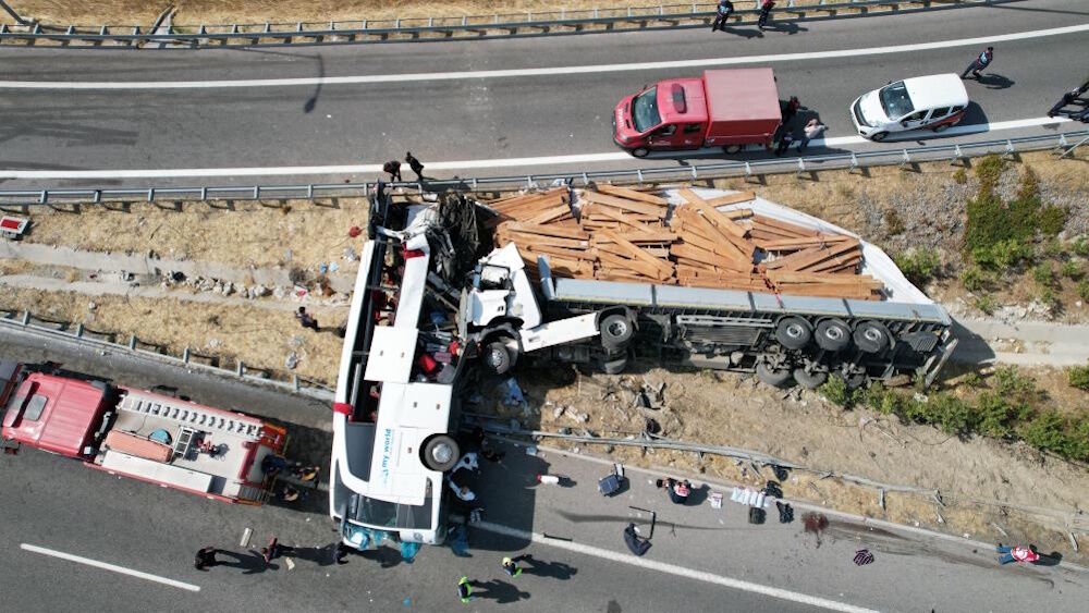 Manisa’da 11 kişinin öldüğü kazada 2 şoför gözaltında! Valilikten açıklama