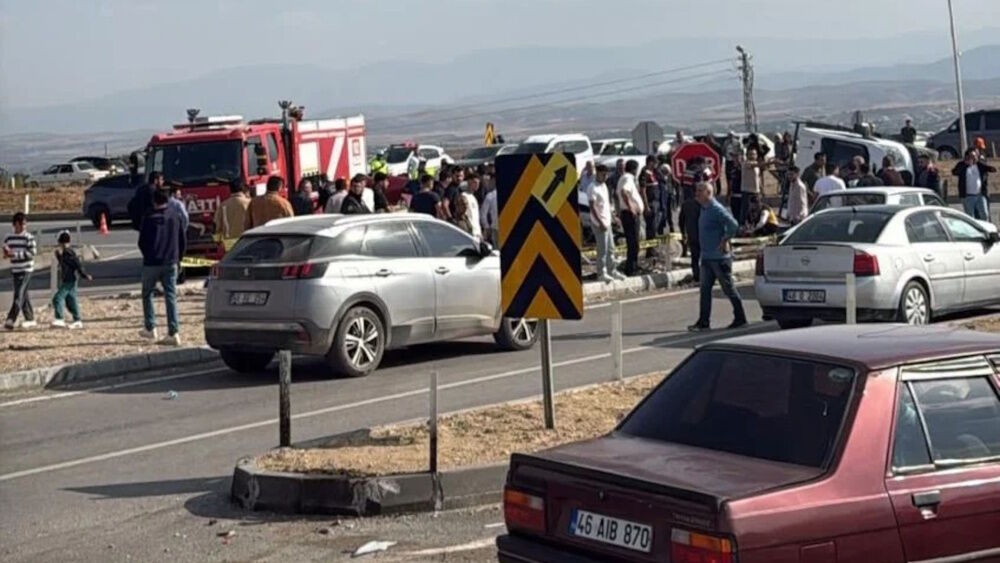 MHP konvoyunda kaza: Milletvekili yaralandı, 1 kişi hayatını kaybetti